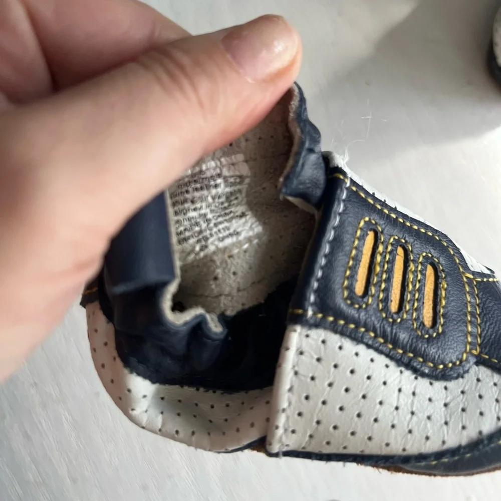 Robeez baby leather shoes 0-6 months